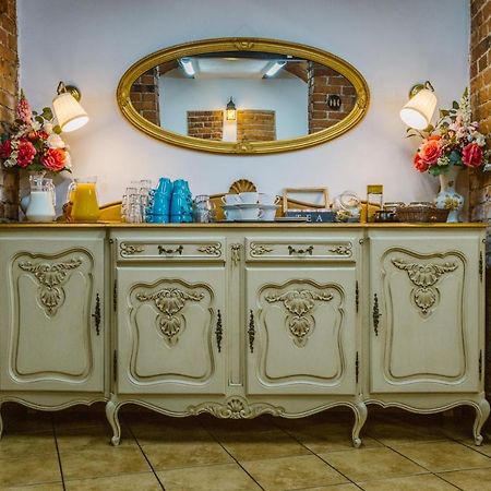 Five Stars Bed&Breakfast Вроцлав Екстериор снимка