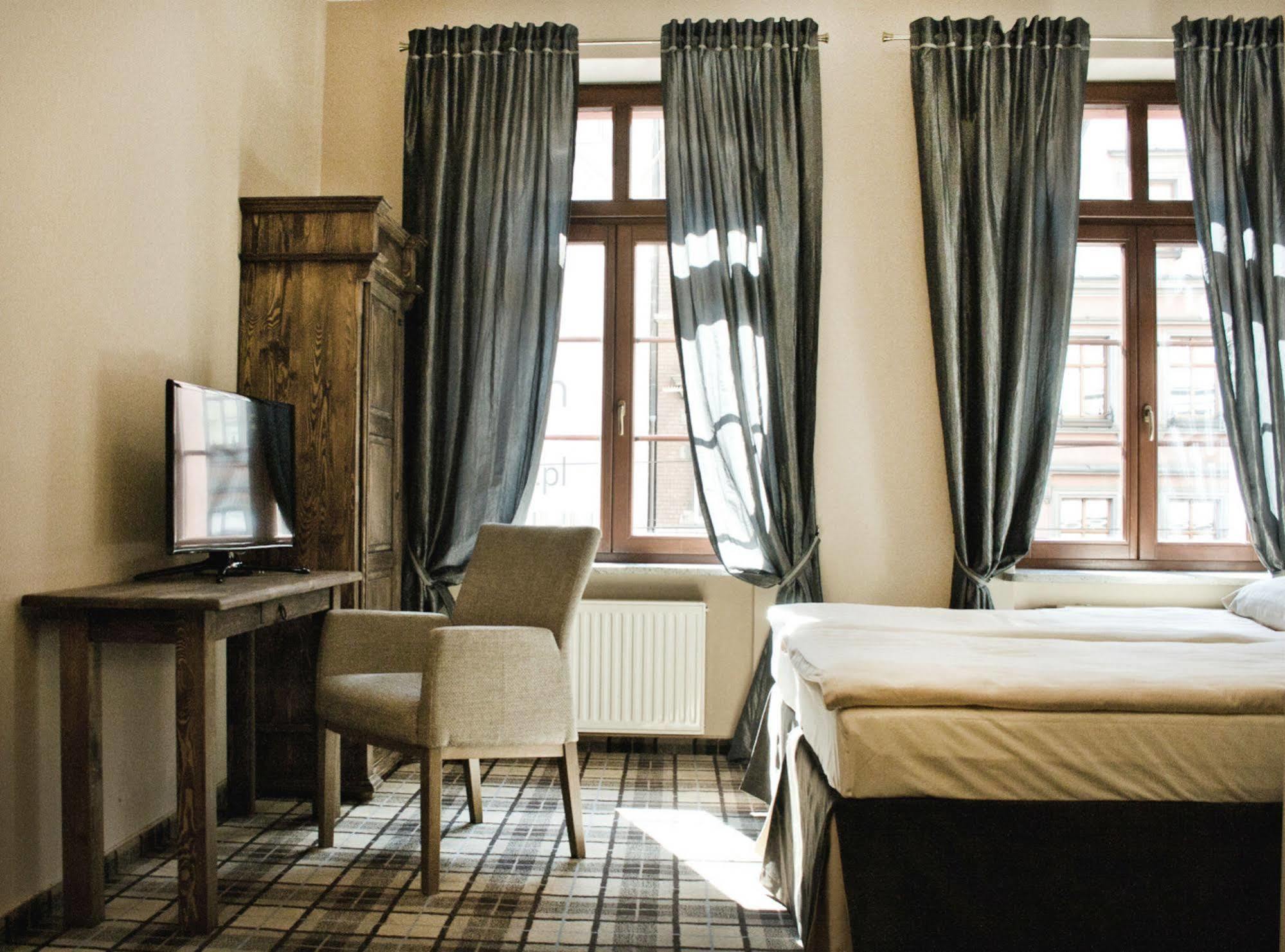 Five Stars Bed&Breakfast Вроцлав Екстериор снимка