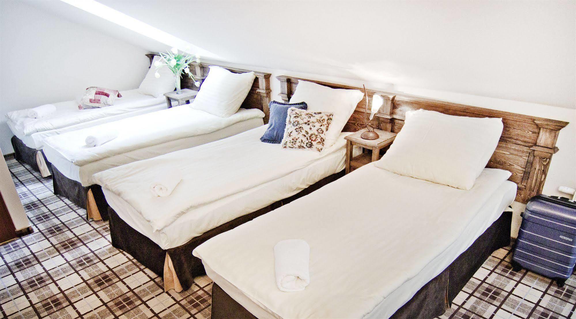 Five Stars Bed&Breakfast Вроцлав Екстериор снимка