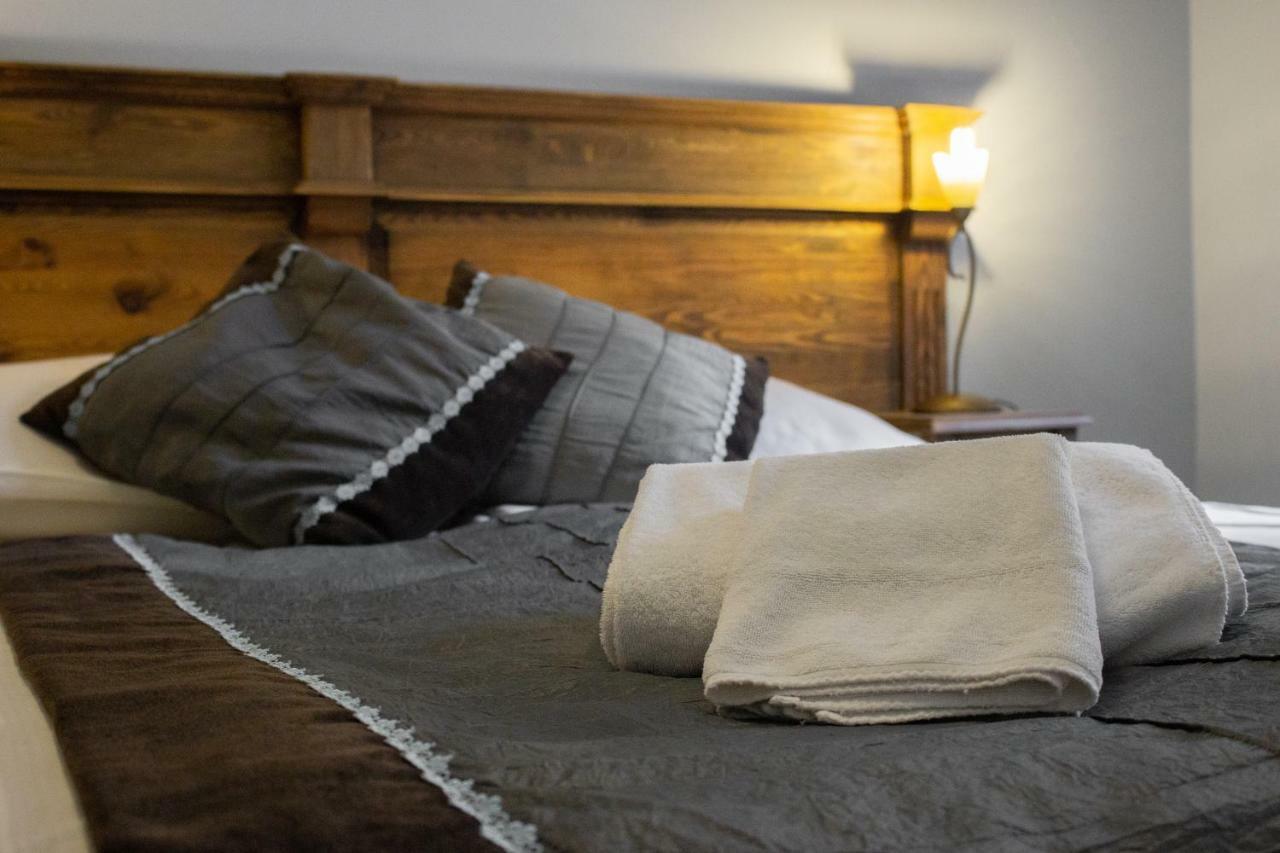 Five Stars Bed&Breakfast Вроцлав Екстериор снимка