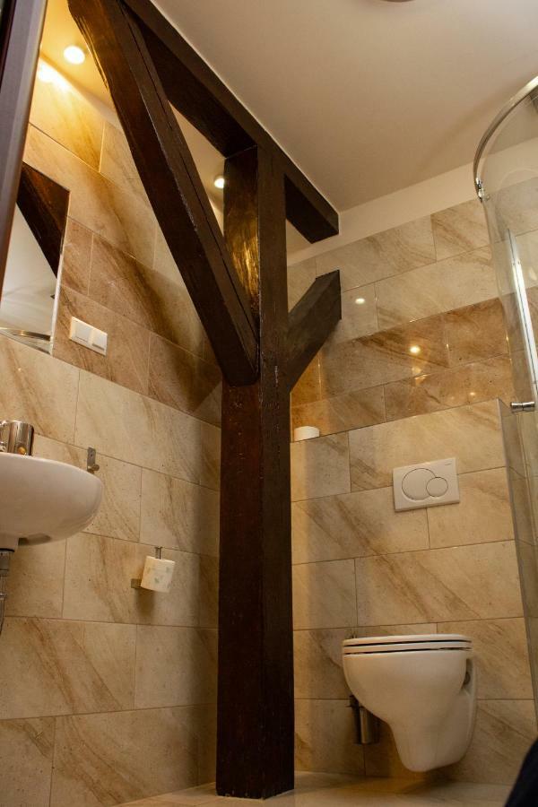 Five Stars Bed&Breakfast Вроцлав Екстериор снимка