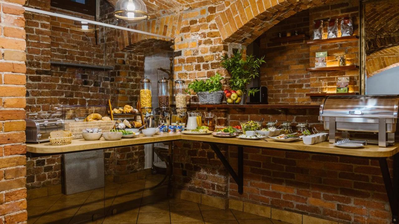 Five Stars Bed&Breakfast Вроцлав Екстериор снимка
