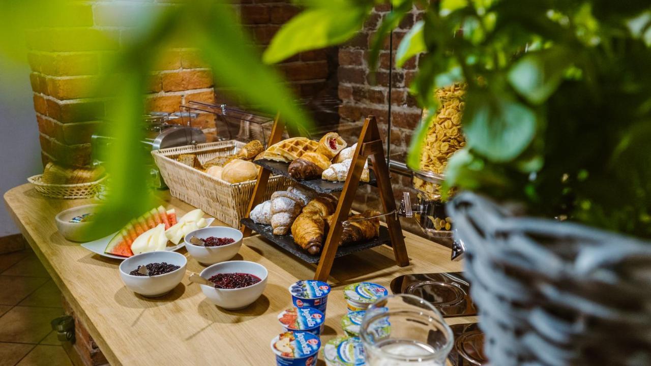 Five Stars Bed&Breakfast Вроцлав Екстериор снимка
