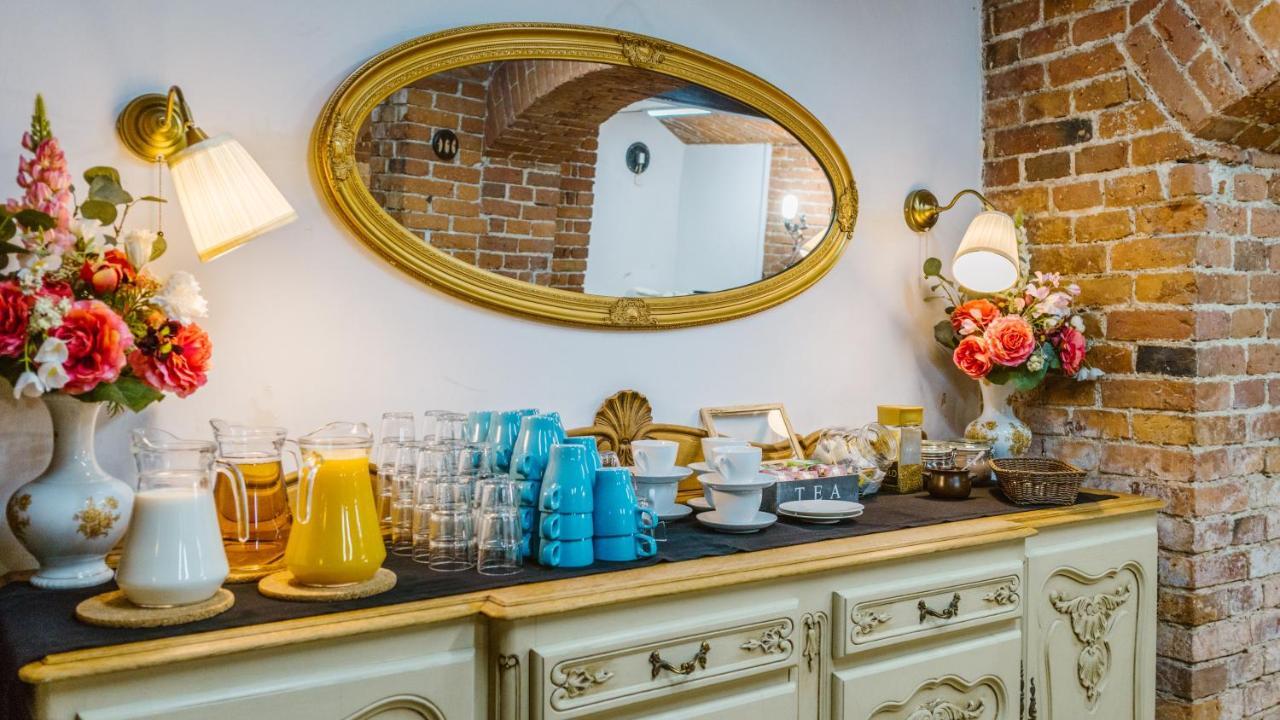 Five Stars Bed&Breakfast Вроцлав Екстериор снимка