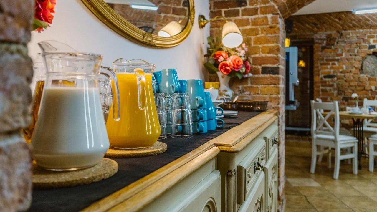 Five Stars Bed&Breakfast Вроцлав Екстериор снимка